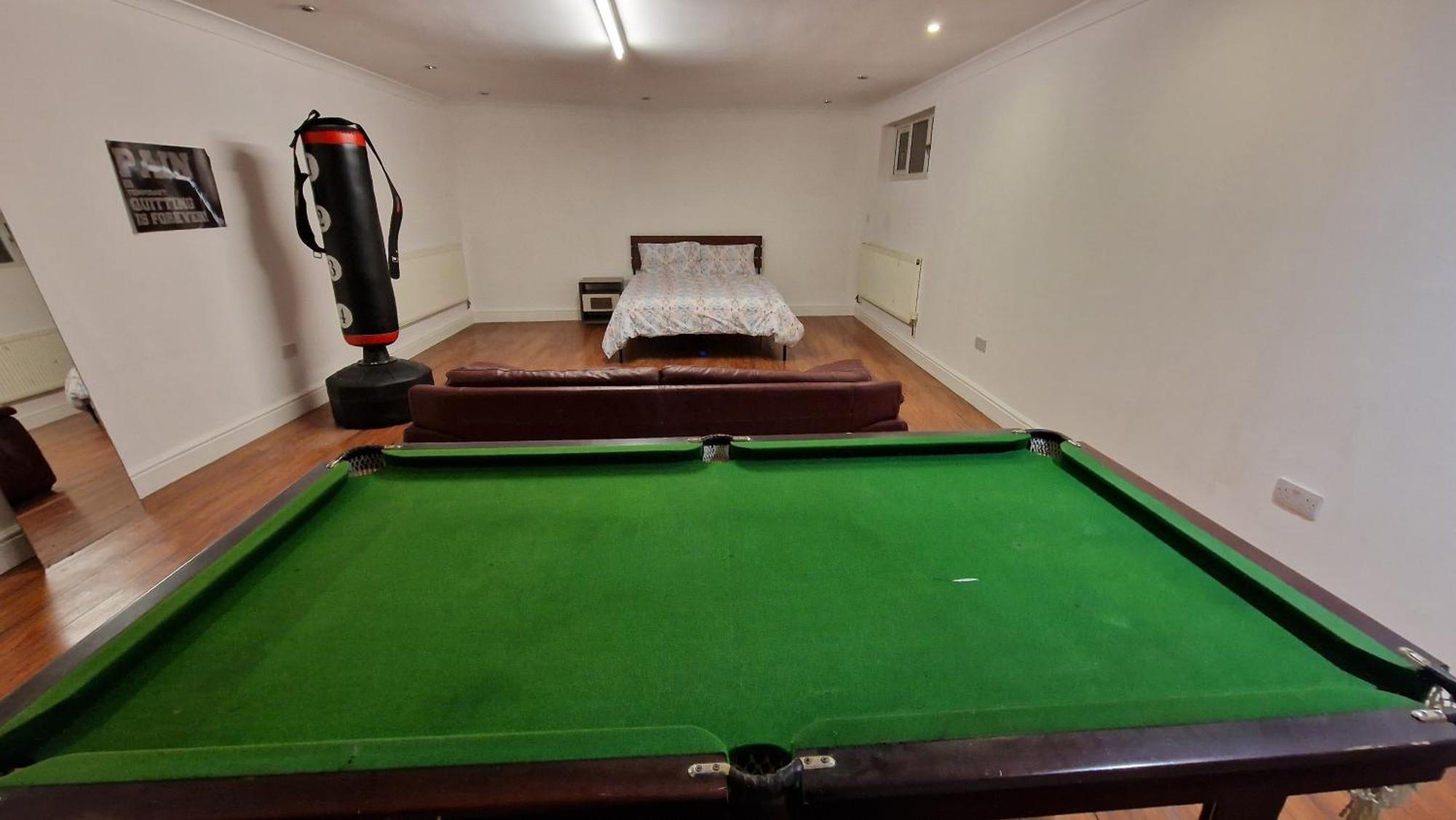 Large Annexe With Games Room Pool Table Ping Pong Air Hockey Movie Projector Windsor Exterior foto