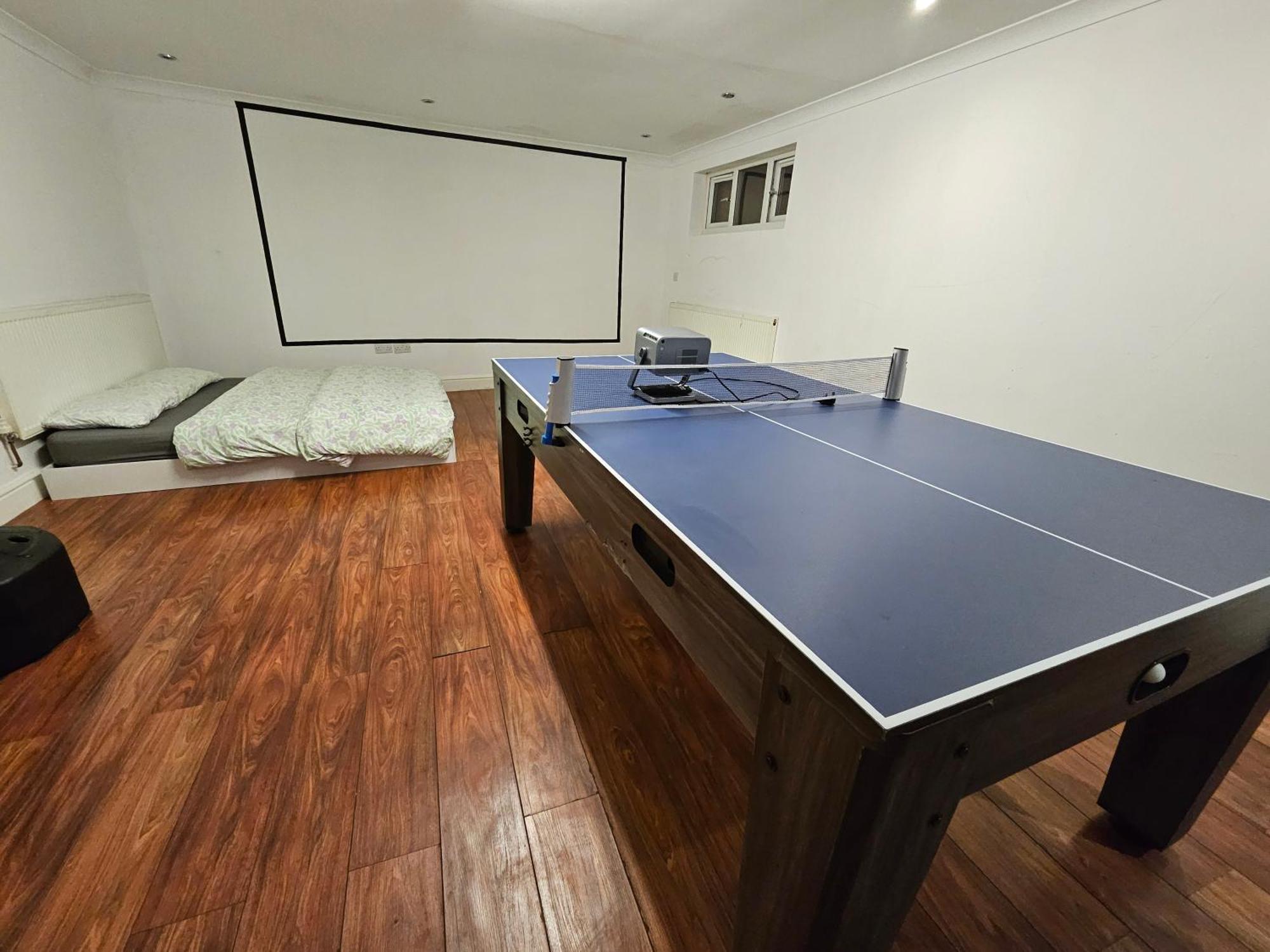 Large Annexe With Games Room Pool Table Ping Pong Air Hockey Movie Projector Windsor Exterior foto